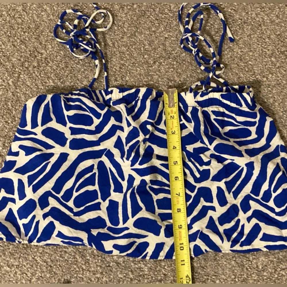 Gilli Two-Piece Set | Blue & White Print Crop Top + Shorts | Size Small